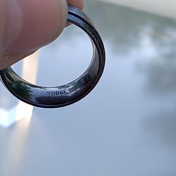 Mens Forge wedding band - Picture 5 of 6